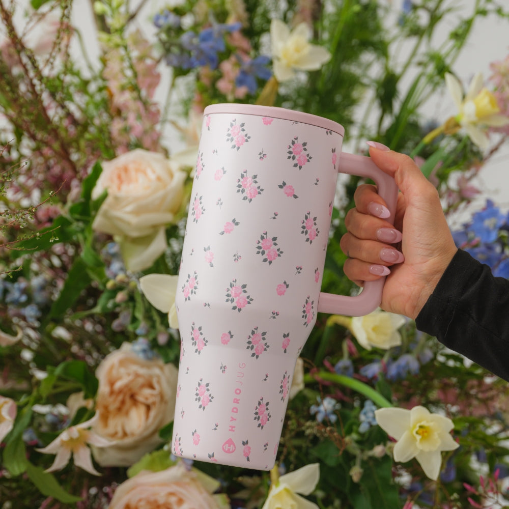 Person Holding Tradeons Wildrose Traveler 40oz