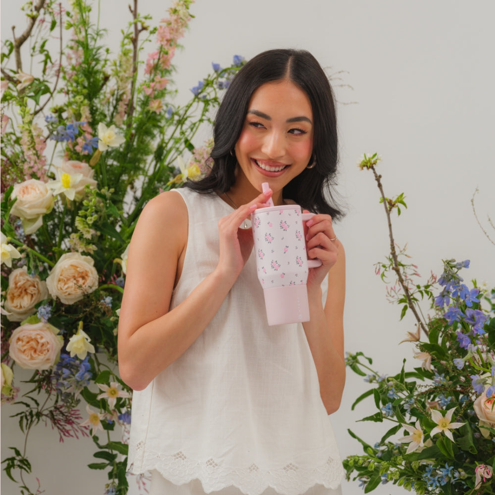 Women Drinking from Wildrose Traveler 20oz