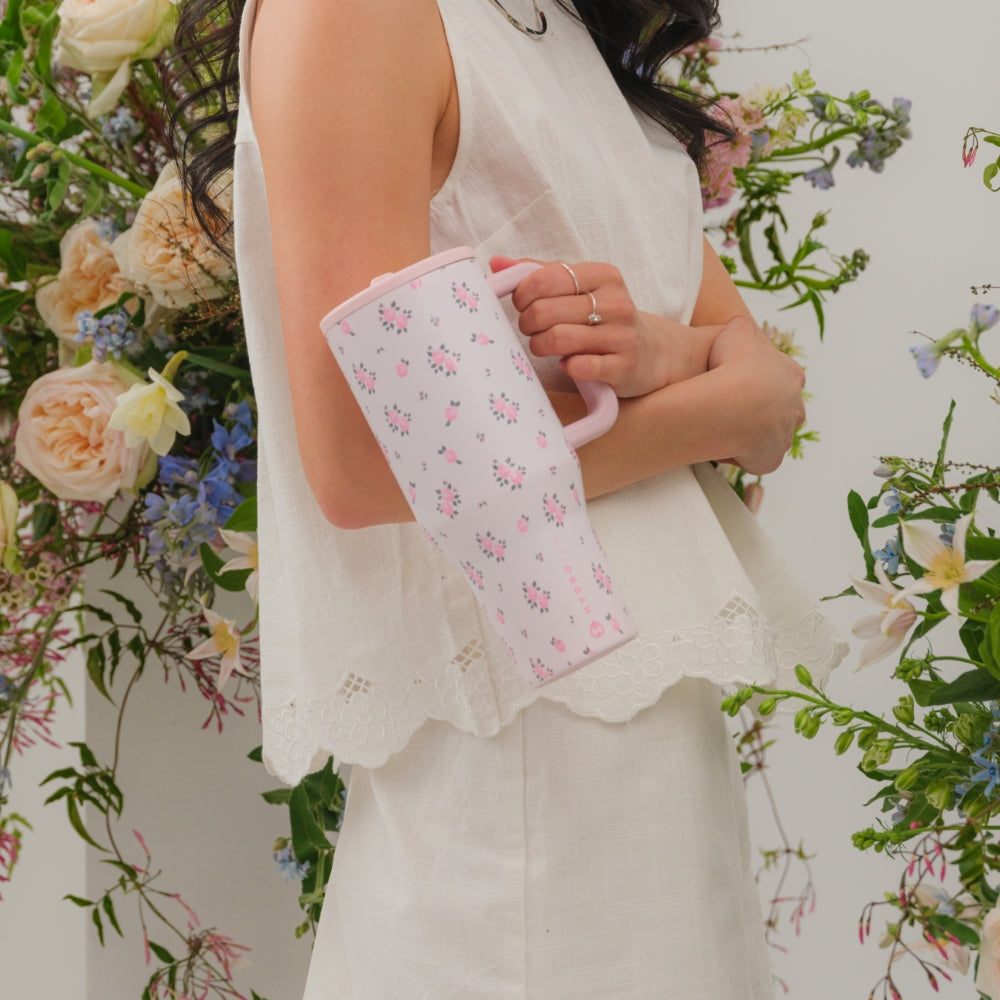 Person Holding Tradeons Wildrose Traveler 32oz