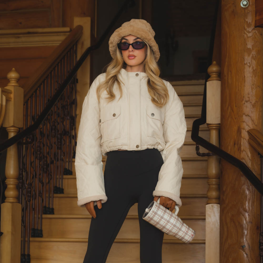 Woman Holding Tradeons Blair Traveler 32oz