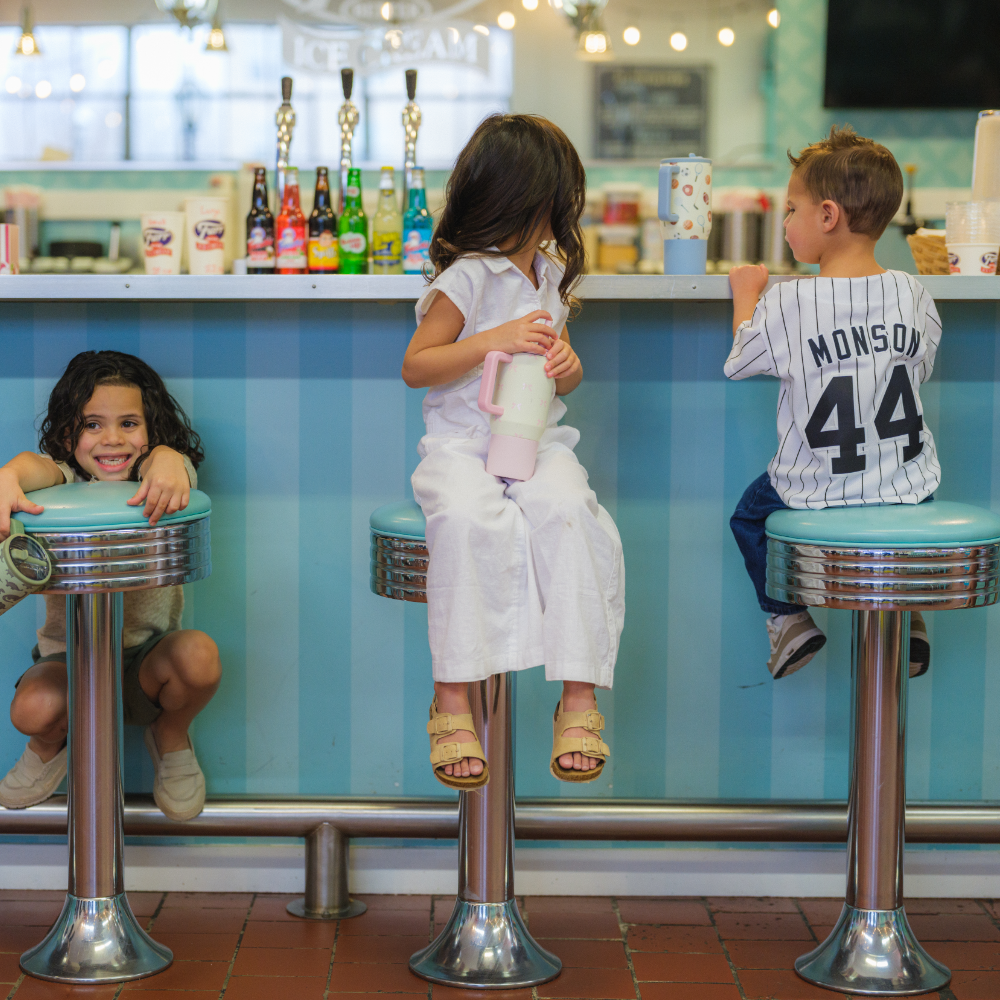 Kids Sitting with Tradeons Travelers 20oz